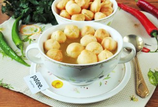 Бульон из индейки с профитролями