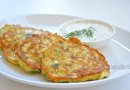 Кабачковые оладьи с сыром и чесноком