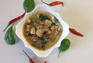 Подлива из шампиньонов и шпината.