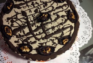 Торт-мусс с черносливом и орехами