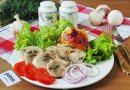 Рулеты из куриных бедер с грибами