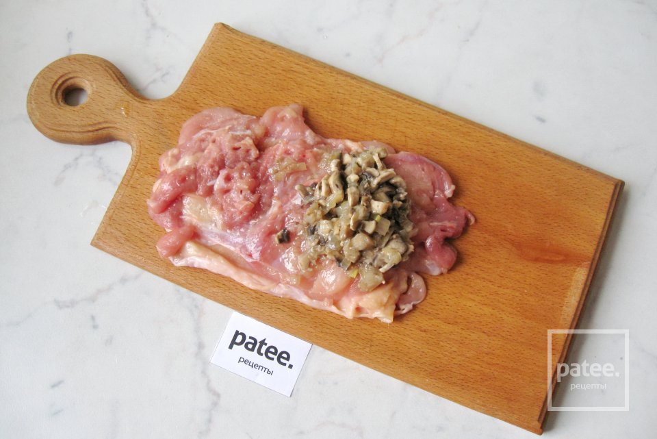 Рулеты из куриных бедер с грибами - Шаг 8