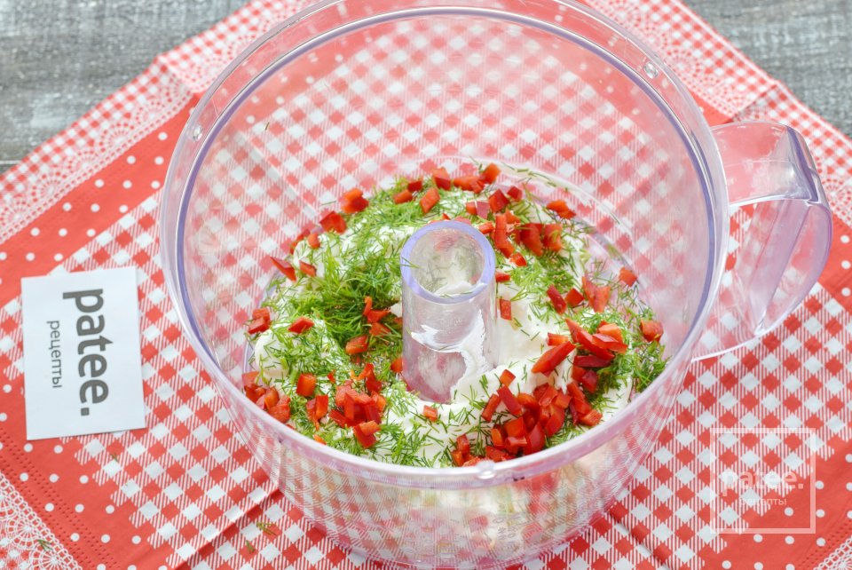 Творожная бутербродная паста с крабовыми палочками - Шаг 6