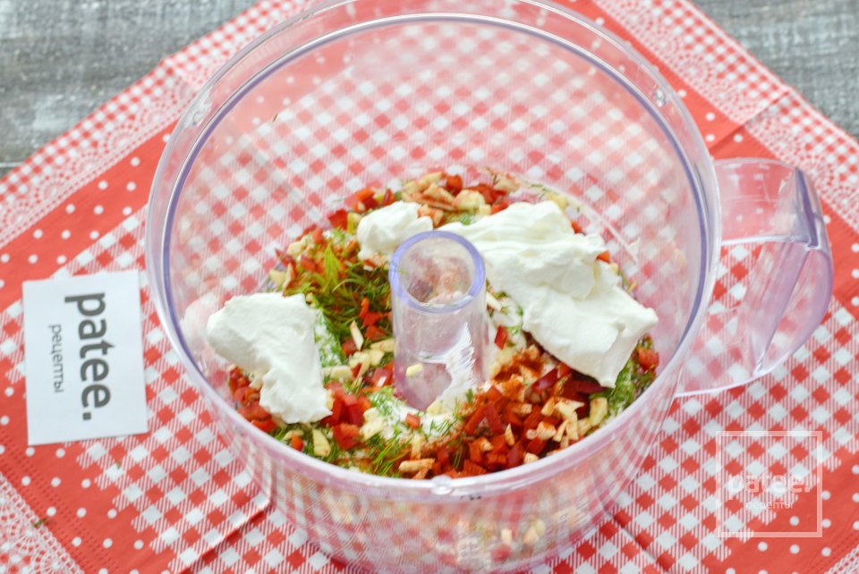 Творожная бутербродная паста с крабовыми палочками - Шаг 9