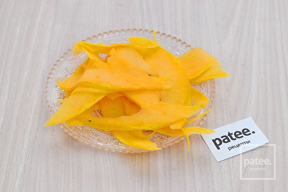 Быстрый пирог с тыквой и копченостями из слоеного теста - Шаг 3