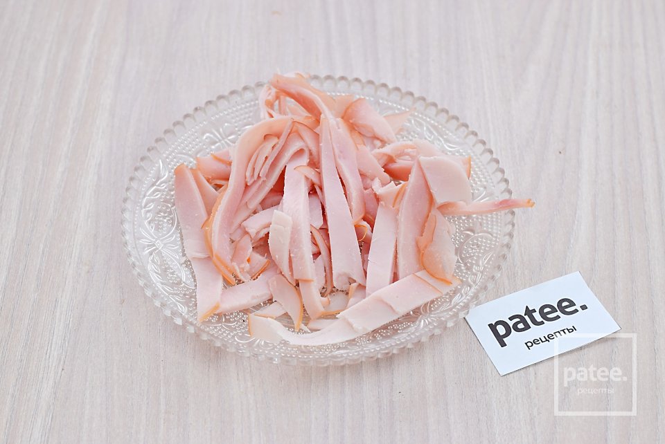 Быстрый пирог с тыквой и копченостями из слоеного теста - Шаг 5