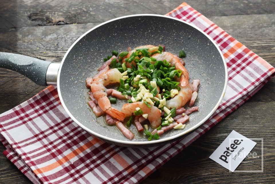 Кукурузная каша с креветками и беконом - Шаг 6