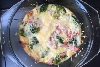 Запеканка из брокколи с колбасой