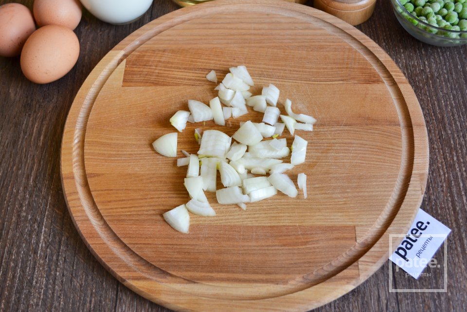 Омлет с брюссельской капустой и зеленым горошком - Шаг 2