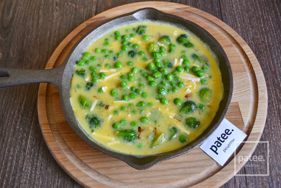 Омлет с брюссельской капустой и зеленым горошком - Шаг 12