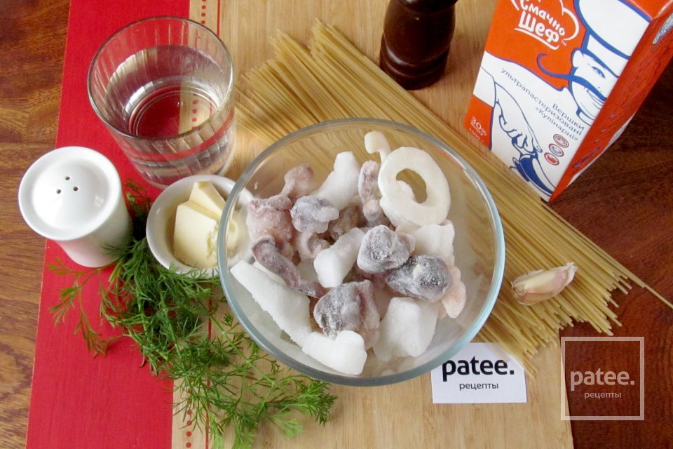 Спагетти с морепродуктами в сливочном соусе - Шаг 1