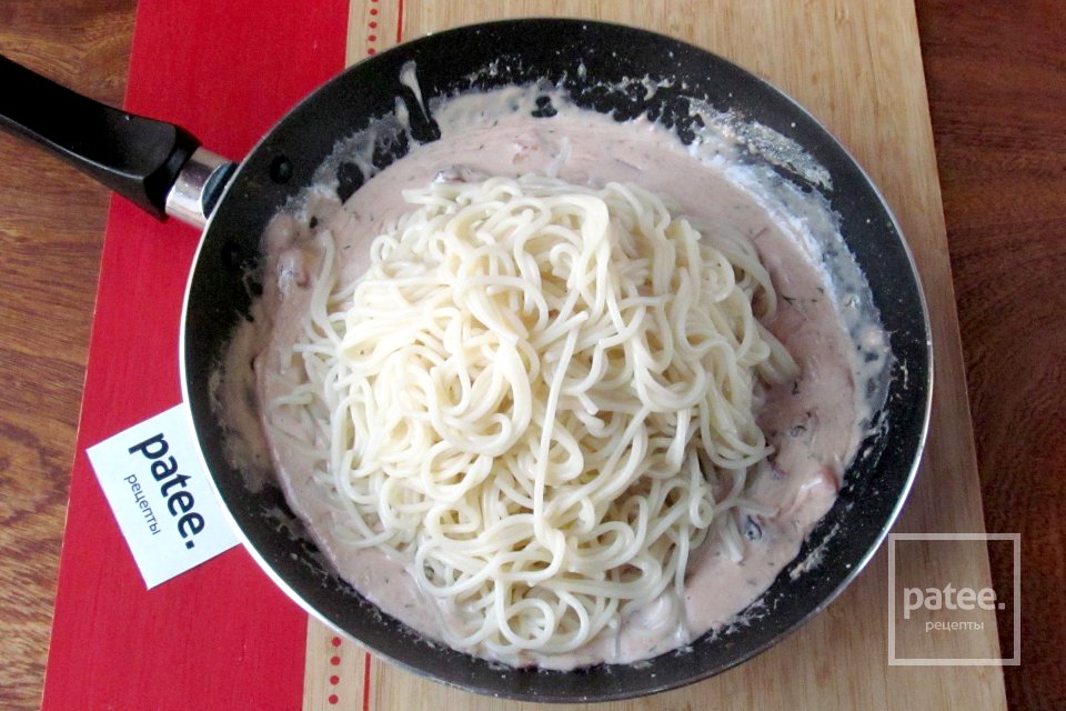 Спагетти с морепродуктами в сливочном соусе - Шаг 12