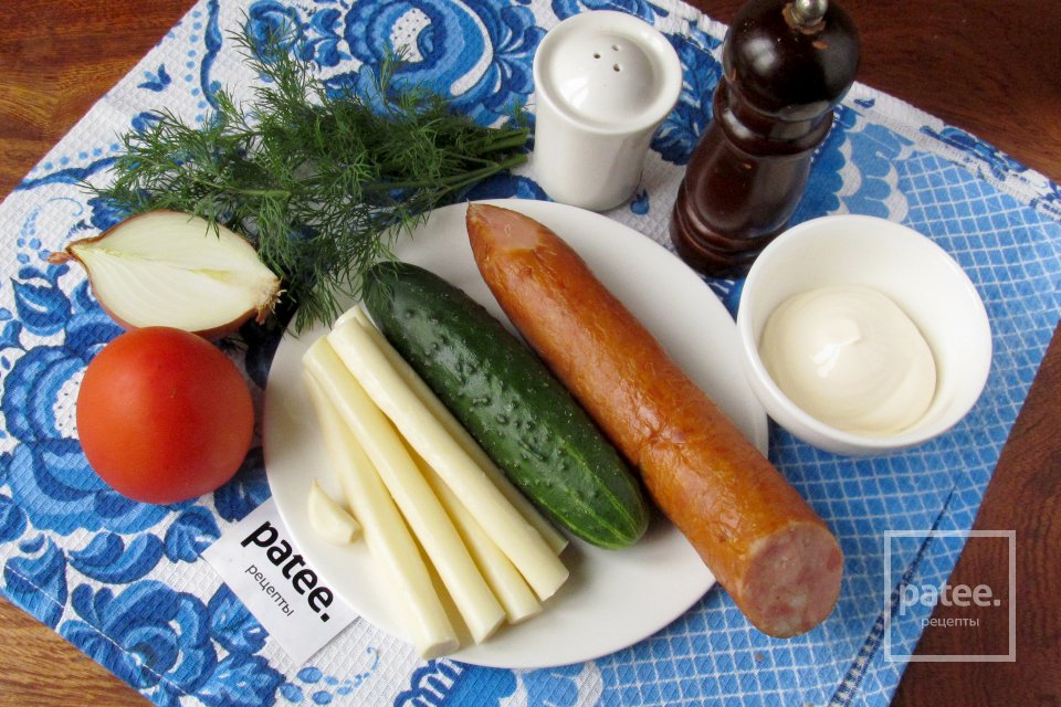 Салат с колбасой, сулугуни и овощами - Шаг 1