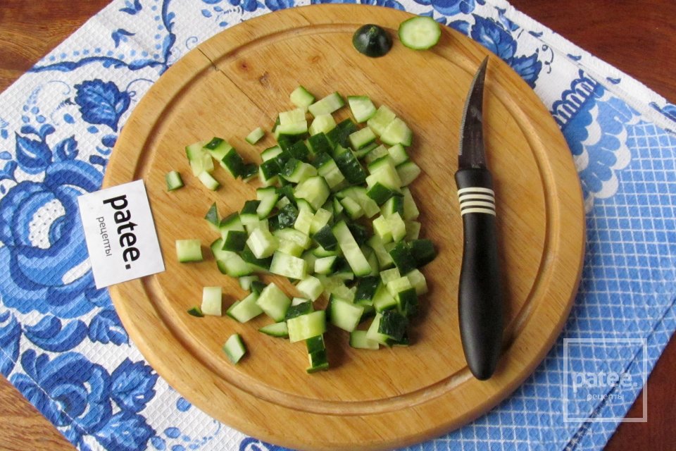 Салат с колбасой, сулугуни и овощами - Шаг 4