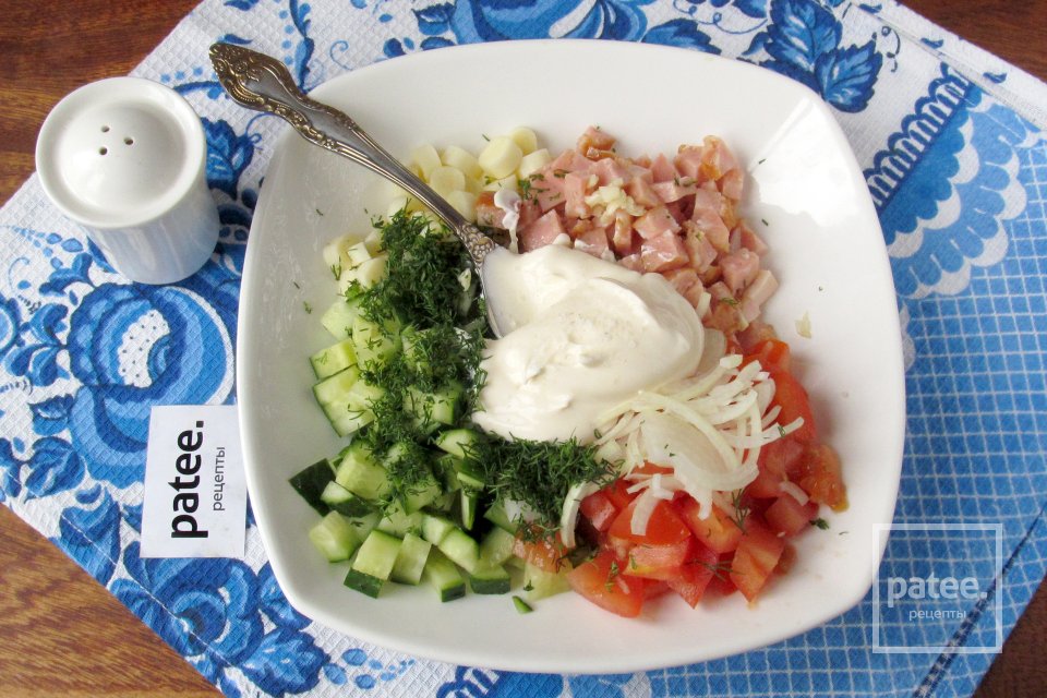 Салат с колбасой, сулугуни и овощами - Шаг 12