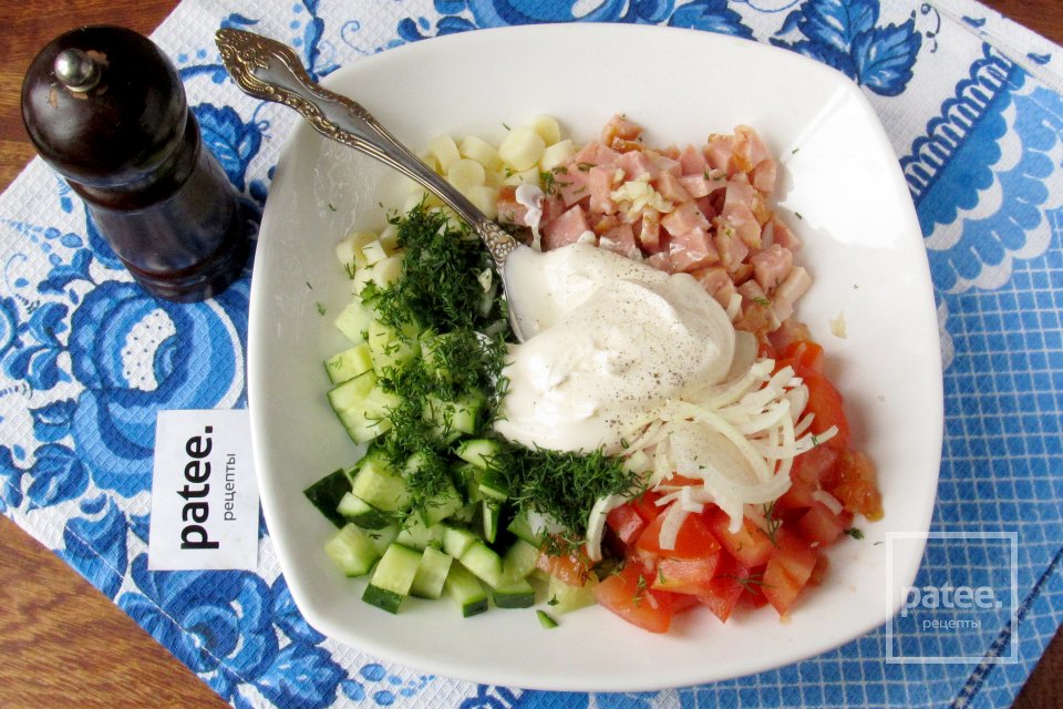 Салат с колбасой, сулугуни и овощами - Шаг 13