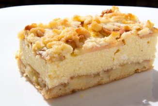 Яблоки с творогом и йогуртом