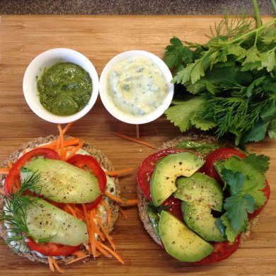 Завтрак "Здоровье" : хлебцы из отрубей и льна с овощами. - Шаг 7