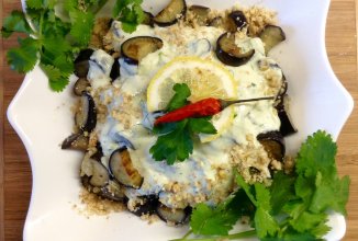 Баклажаны "Мечта поэта" под белым соусом из тофу.