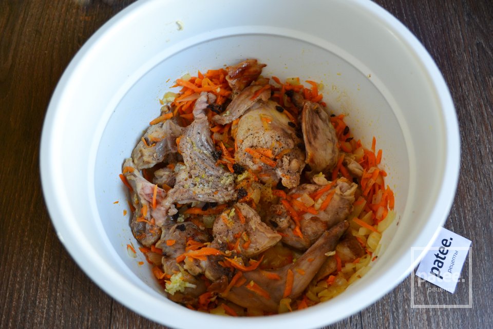 Плов из кролика в мультиварке - Шаг 8