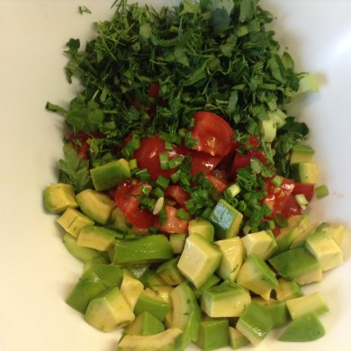 Тортилья с салатом из авокадо на завтрак. - Шаг 4