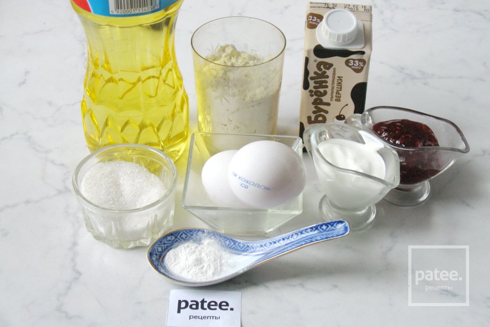 Капкейки со взбитыми сливками и малиновым джемом - Шаг 1