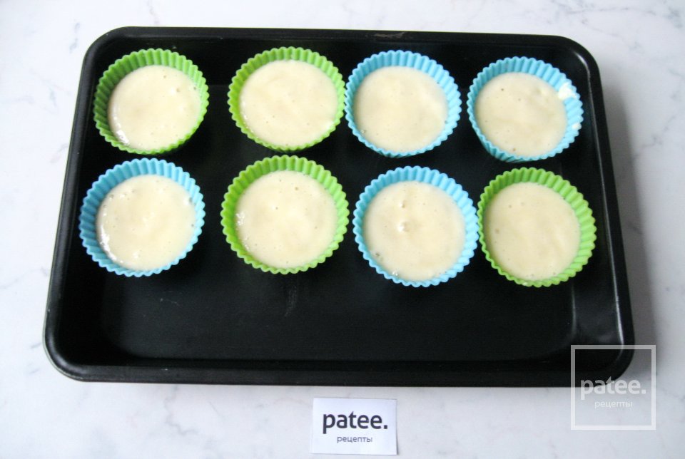 Капкейки со взбитыми сливками и малиновым джемом - Шаг 9