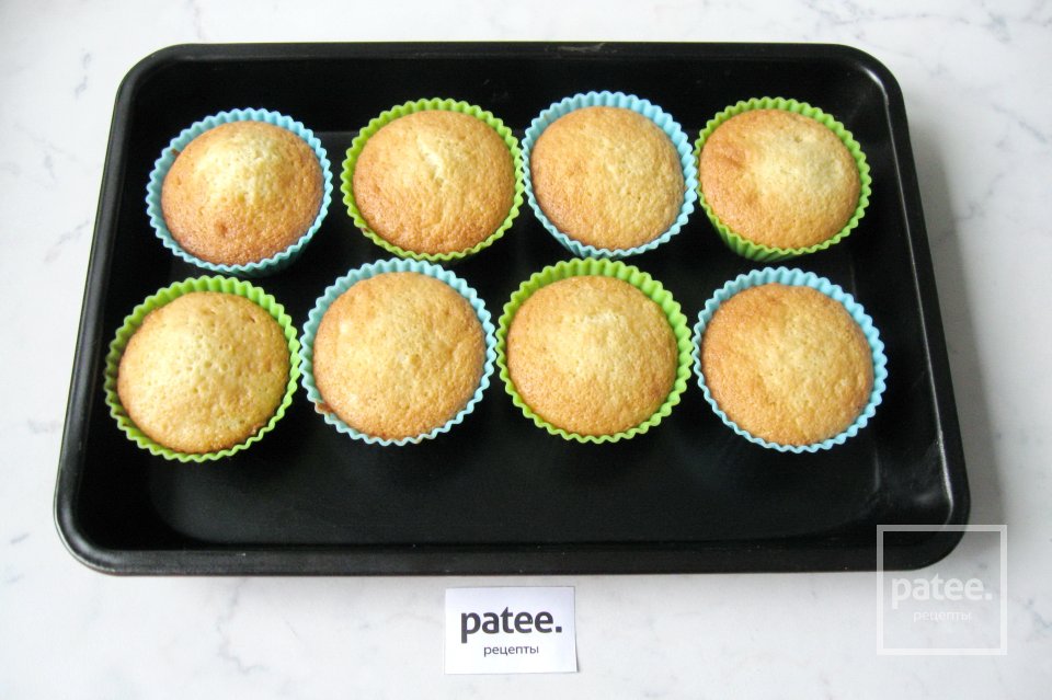 Капкейки со взбитыми сливками и малиновым джемом - Шаг 10