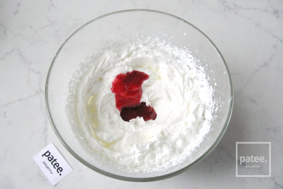 Капкейки со взбитыми сливками и малиновым джемом - Шаг 13