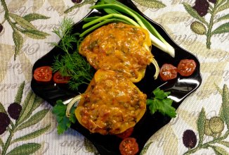 Перцы,  фаршированные пшеном и белыми грибами.