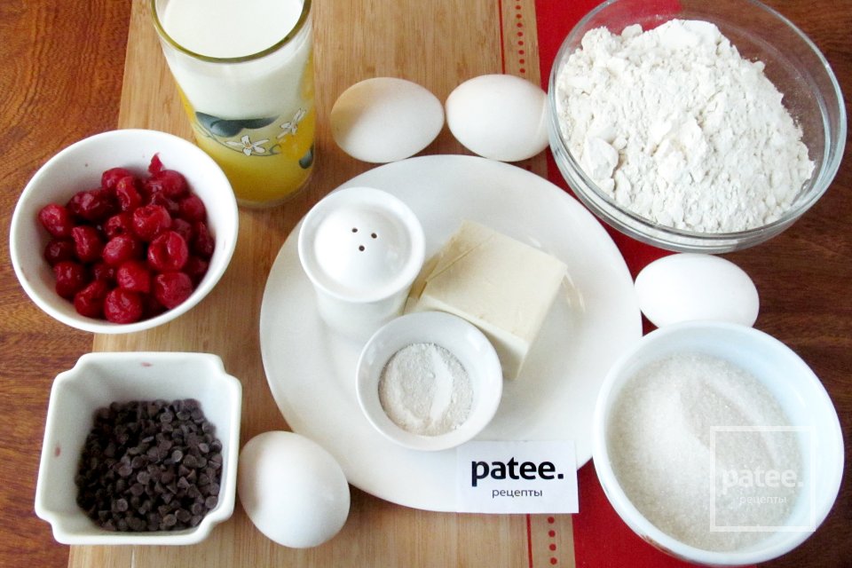 Кексы с вишней и шоколадом - Шаг 1