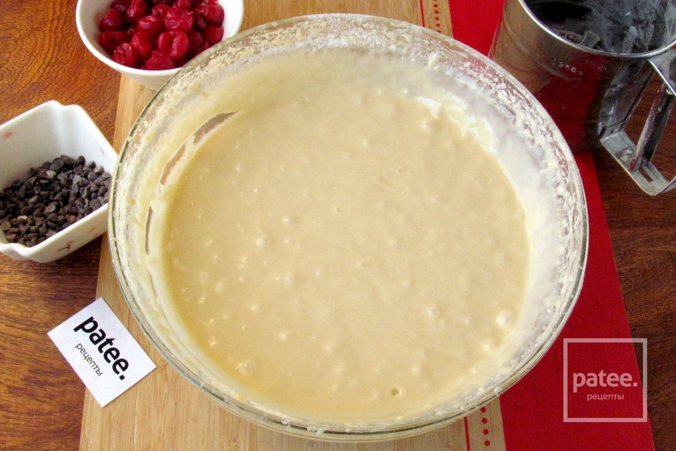 Кексы с вишней и шоколадом - Шаг 7