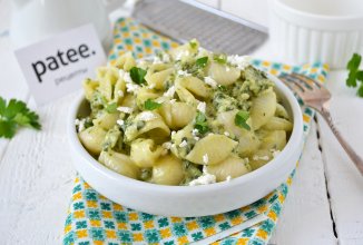 Паста с сыром и соусом из шпината