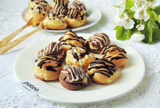 Профитроли с шоколадным и ванильным кремом