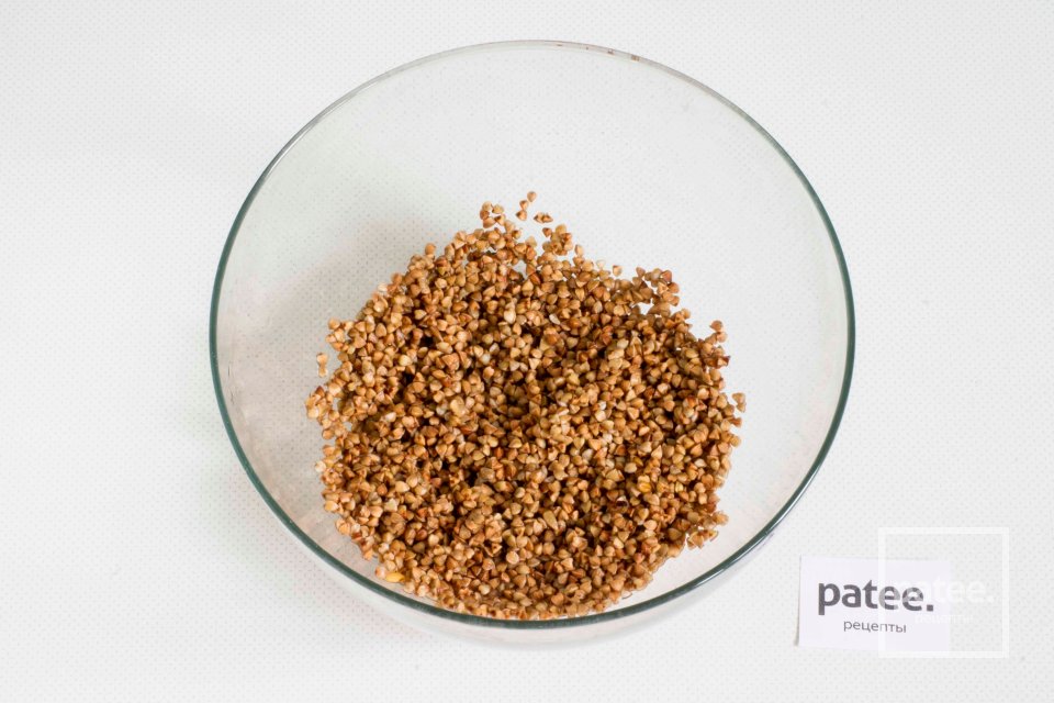 Вегетарианские котлеты из гречневой крупы и картофеля - Шаг 2