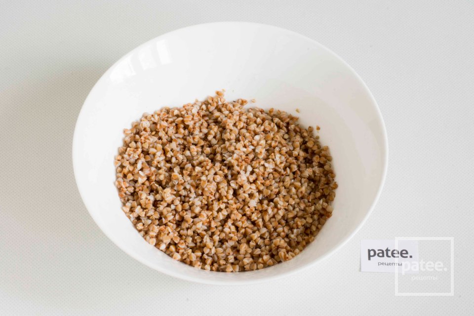 Вегетарианские котлеты из гречневой крупы и картофеля - Шаг 4