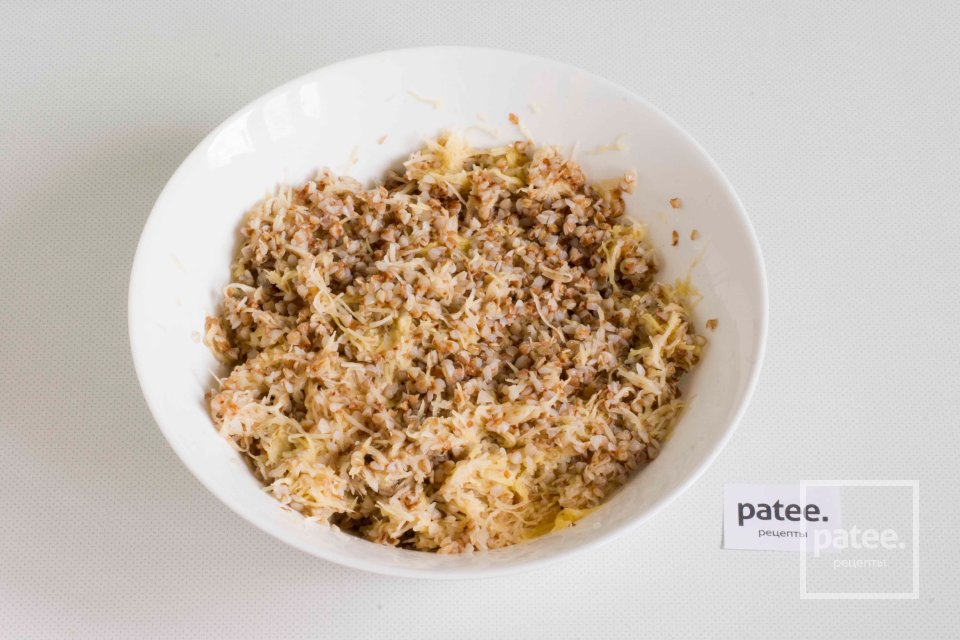 Вегетарианские котлеты из гречневой крупы и картофеля - Шаг 6