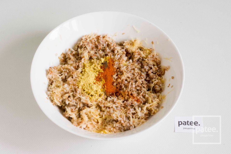 Вегетарианские котлеты из гречневой крупы и картофеля - Шаг 7