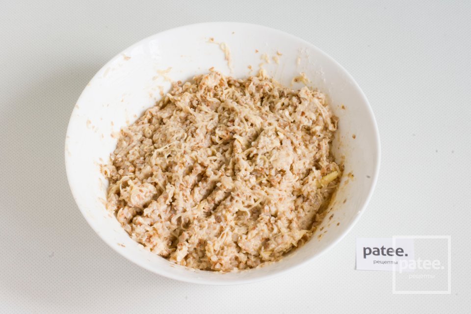 Вегетарианские котлеты из гречневой крупы и картофеля - Шаг 9