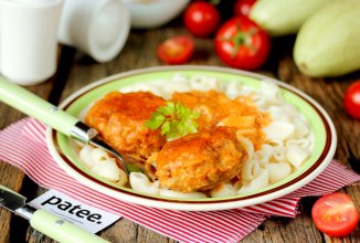 Нежные котлеты с кабачком в соусе