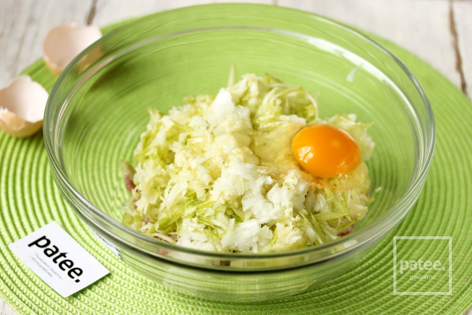 Нежные котлеты с кабачком в соусе - Шаг 6