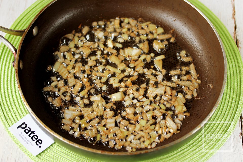 Нежные котлеты с кабачком в соусе - Шаг 10