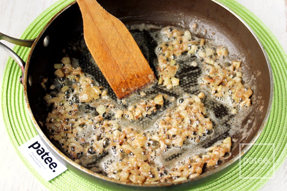 Нежные котлеты с кабачком в соусе - Шаг 11