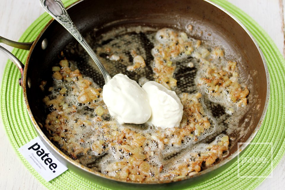 Нежные котлеты с кабачком в соусе - Шаг 12