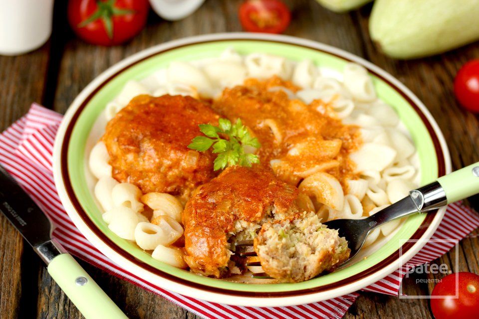 Нежные котлеты с кабачком в соусе - Шаг 18