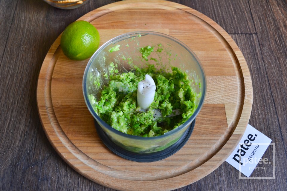 Паштет из авокадо и зеленого горошка на крекерах - Шаг 11