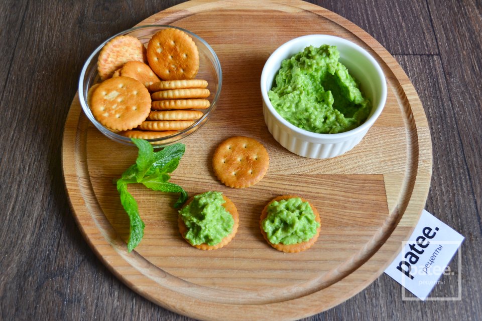 Паштет из авокадо и зеленого горошка на крекерах - Шаг 13