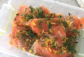 Маринованная красная рыба