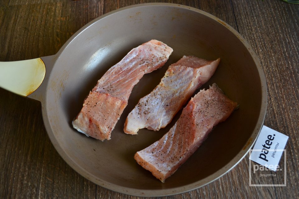 Карп запеченный в томатном соусе с овощами - Шаг 4