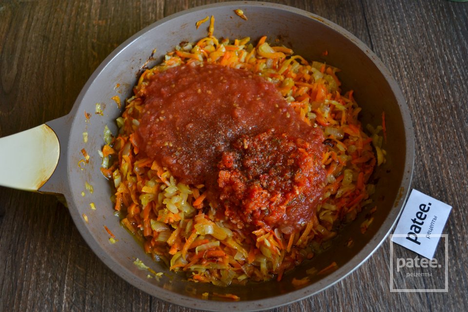 Карп запеченный в томатном соусе с овощами - Шаг 11